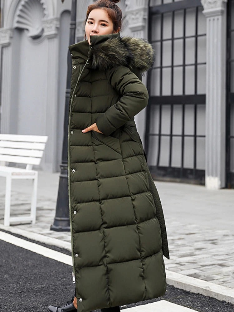 Rosel | Stilvolle warme Damen Daunenjacke mit Fellkapuze