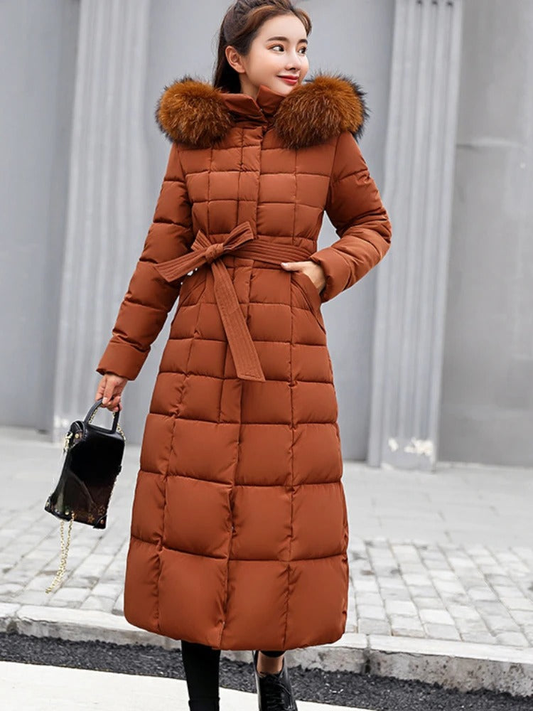 Rosel | Stilvolle warme Damen Daunenjacke mit Fellkapuze